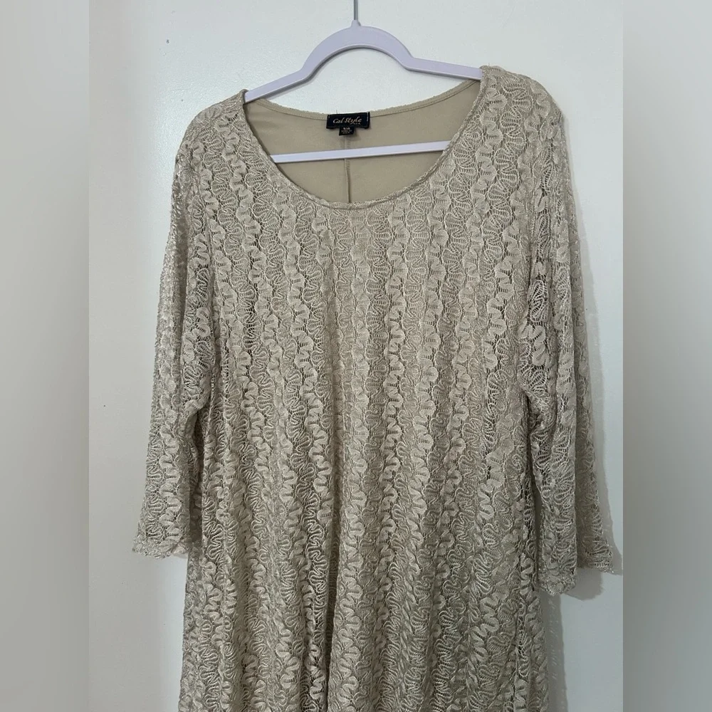 Chic Lace Tunic in Cream‎ - Picture 3 of 7